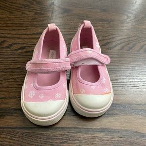 Gap size 7 sneakers